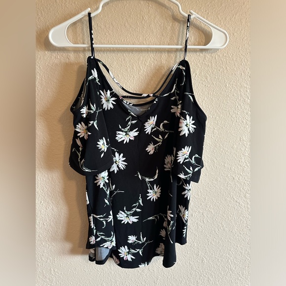 Kaileigh Valette Back Detail Cold Shoulder Knit Top - Picture 4 of 5